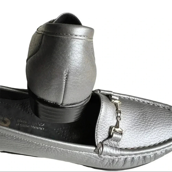 SAS METALLIC SILVER LOAFERS!! Size 8!! GREAT WORK SHOE MADE FOR COMFORT!! - Picture 8 of 9